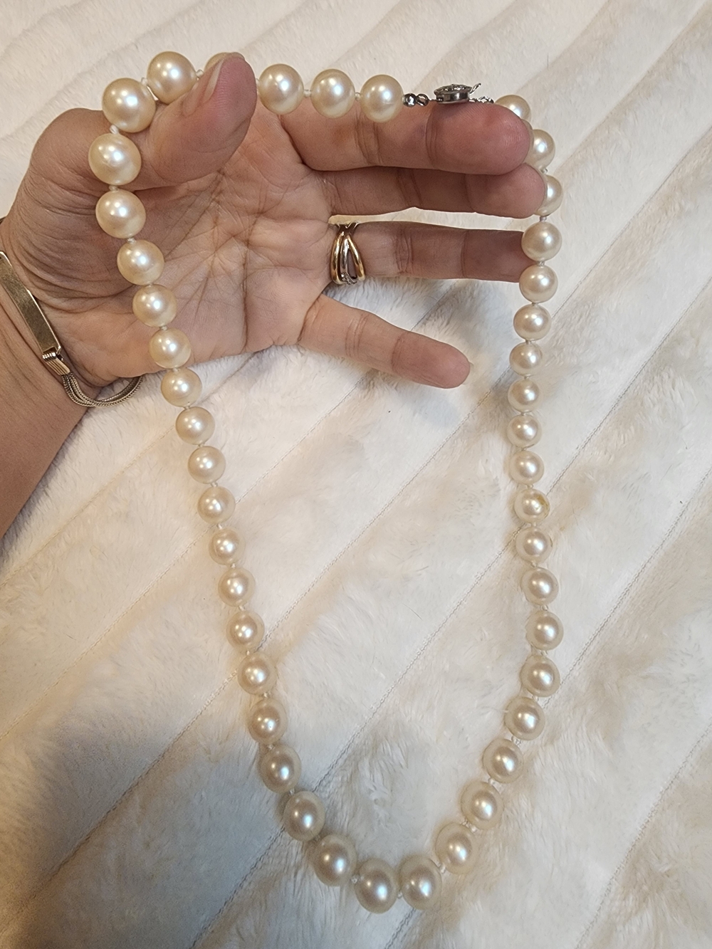 Vintage 1980s Cream Glass Pearl Necklace Hand Knotted Filigree Clasp